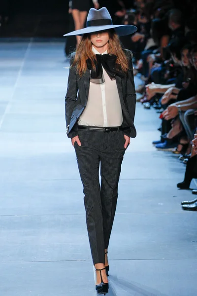 Look 12